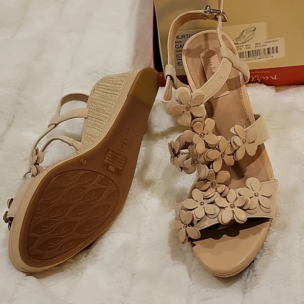 Nurture wedge sandals size 8 - Picture 3 of 5
